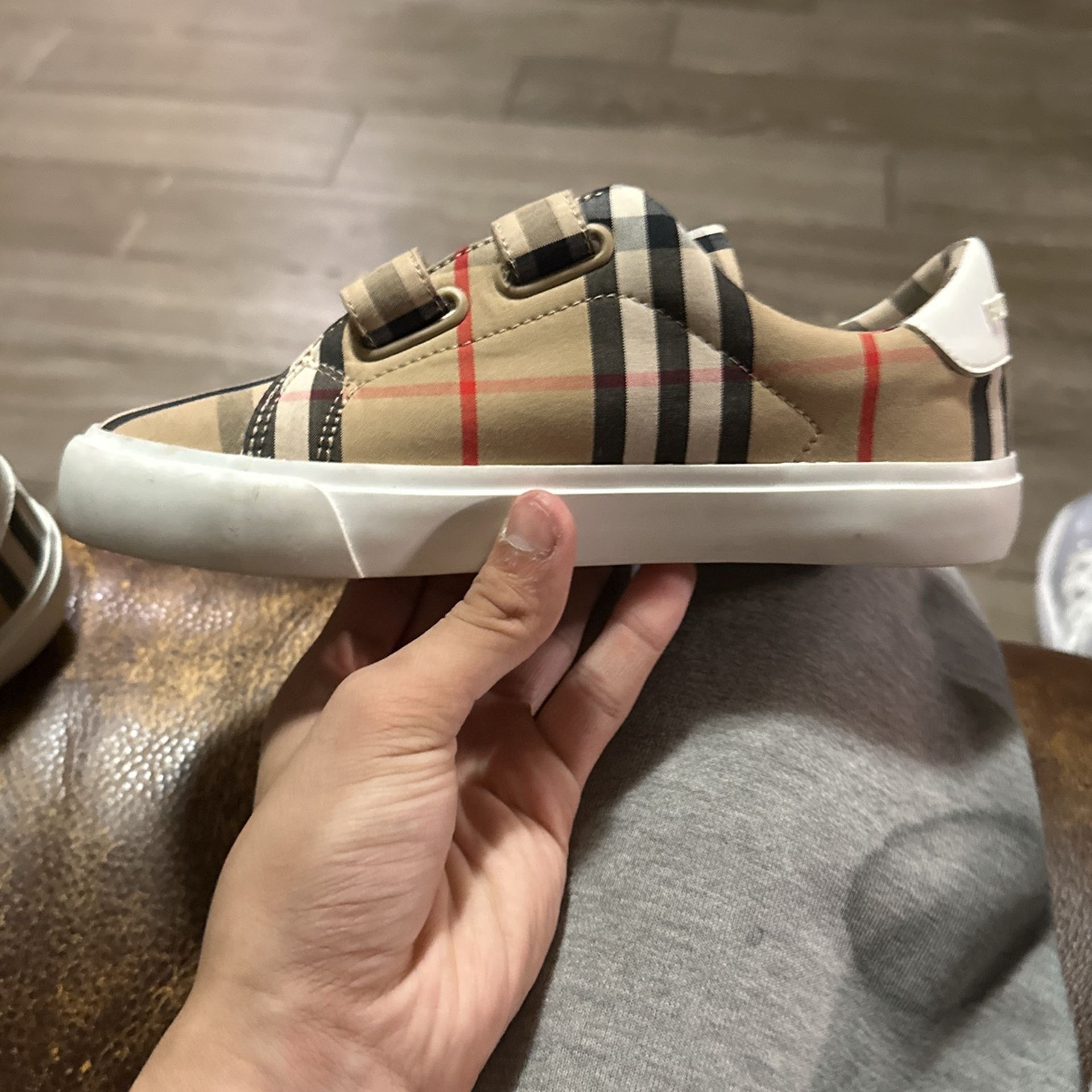 Burberry shoes Size