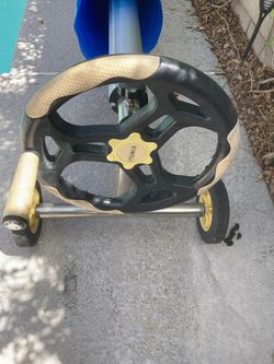 VINGLI Pool Cover Reel Set w/new solar cover for Sale in Las Vegas, NV -  OfferUp