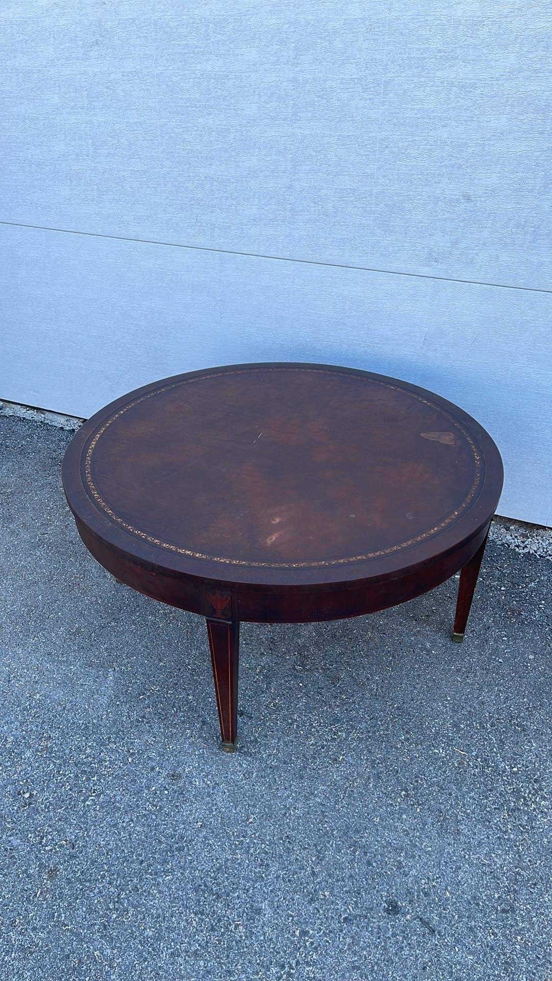 Vintage round table 17”x34”