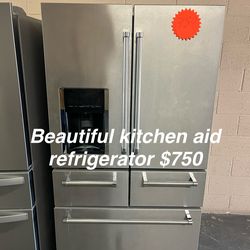 Beautiful kitchen aid Refrigerator