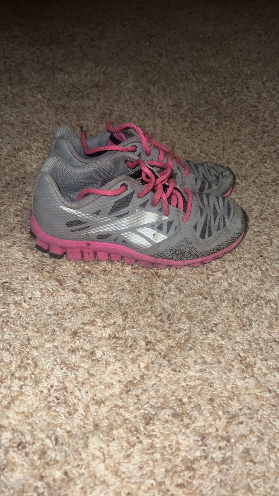 Reebok Zigtech Zigsonic 2 Running Shoe kids Sneaker Gray Grey Pink 13 1/2