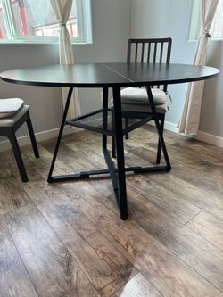 Table dining. Seats 4