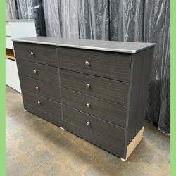 8 drawers dresser / Eight drawers dresser