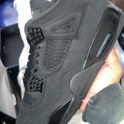Black cat Jordan 4