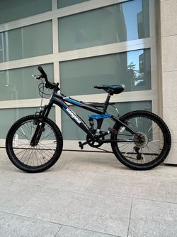 EXCELLENT CONDITION - Kid’s Full Suspension Mountain Bike – $75
