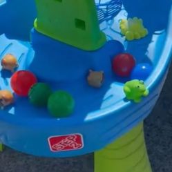 Step 2 Kids Water Table With Toys And Umbrella 