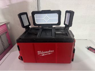 Milwaukee pack out M18 light
