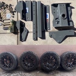 B&W Gooseneck Hitch + 4 Rims & Tires 