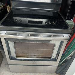 GE Electric Stove / Like New - Read Below ⬇️