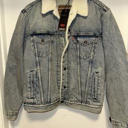New With Tags Levi’s  Sherpa Jacket m 