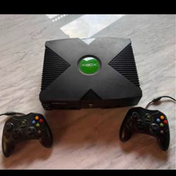 Original Xbox Bundle 2 Controller & 3 Games 
