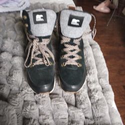 Sorel Kinetic Conquest Men's Size 10 Women's Size 12 Snow And Hiking Boots
