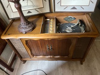 Vintage Radio Record Player Console