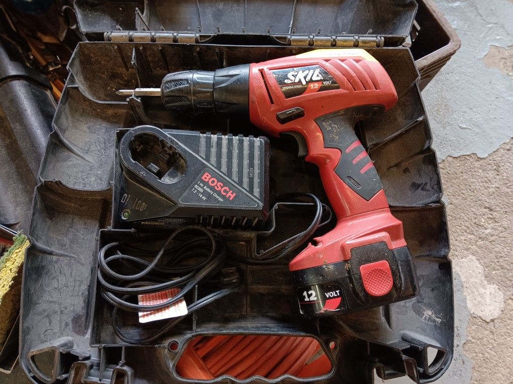 SKIL 12 Volt Cordelss Drill