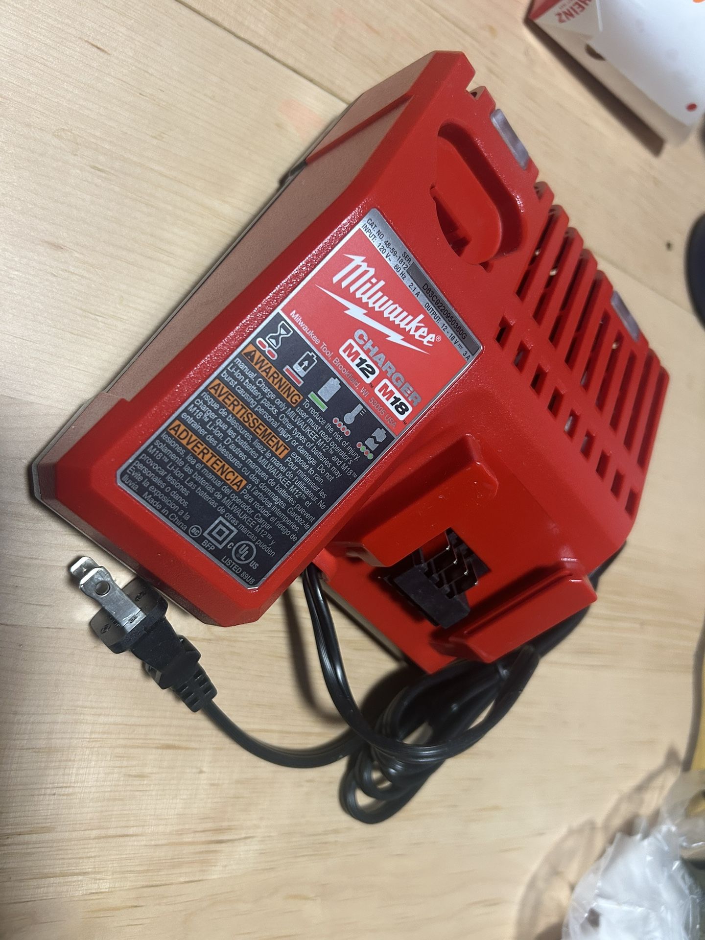 Firm! Brand New Milwaukee M12 and M18 12-Volt/18-Volt Lithium-Ion Multi-Voltage Battery Charger