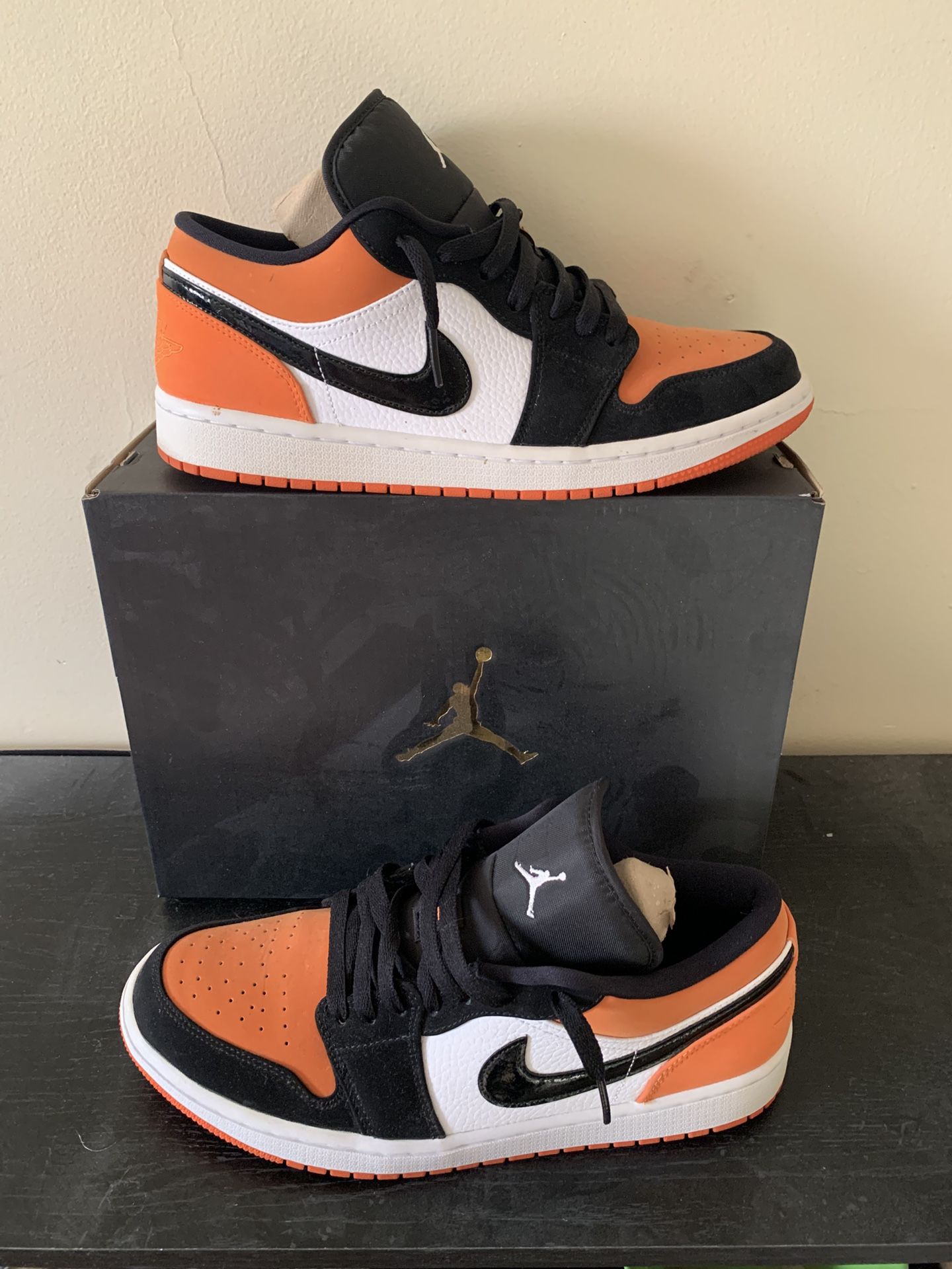 Jordan 1 Low (size 10.5)