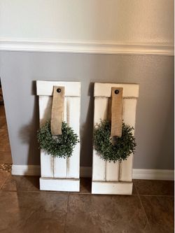 Wood Shutter’s with Wreath Rustic Decor