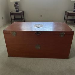 Beautiful large chest, vintage