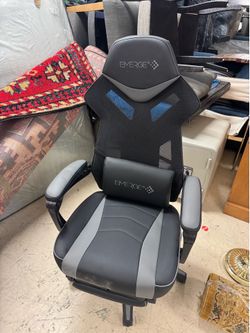 Staples Emerge Vomax Bonded Leather Gaming Chair - Retail: $260