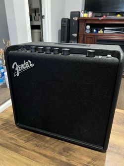 Fender Mustang LT25 amp