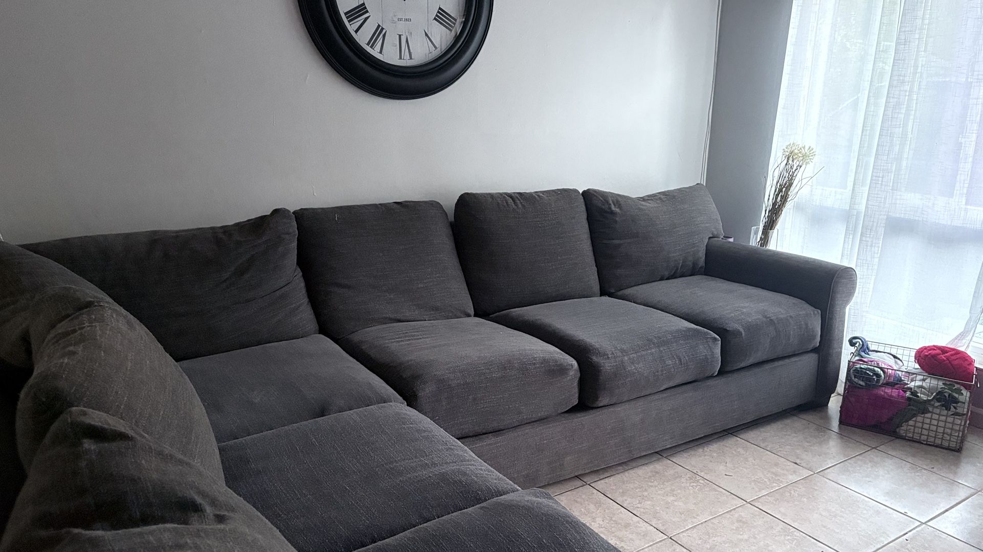 Sectional Couch With Ottoman 