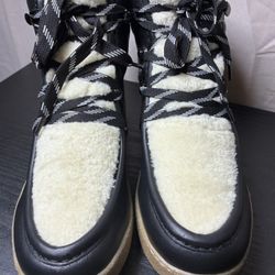 New Fur-Lined Black Boots Size 7 – Comfortable & Stylish