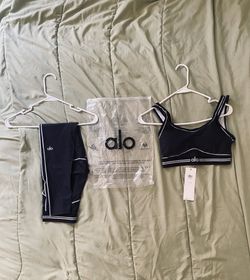 alo “Air-Brush” Set (Bra & Leggings)