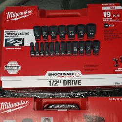 Milwaukee 19 Piece 1/2" Drive Impact Socket Shockwave Duty 49-66-7012 SAE