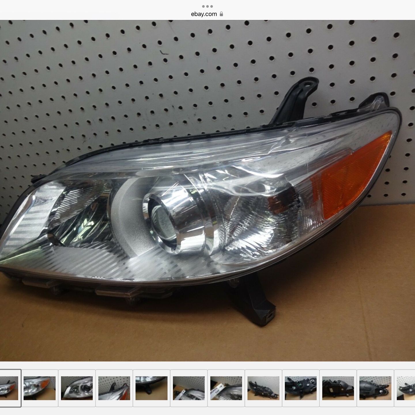 1 broken tab 2011-2014 TOYOTA SIENNA DRIVER HALOGEN HEADLIGHT OEM 2012 2013