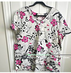 White cross scrub stop high/low hem 3XL