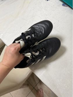 Adidas Unisex-Child Goletto Turf, One Time Use, Perfect Condition, Boys Size 4.