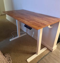 Adjustable electric standing desk