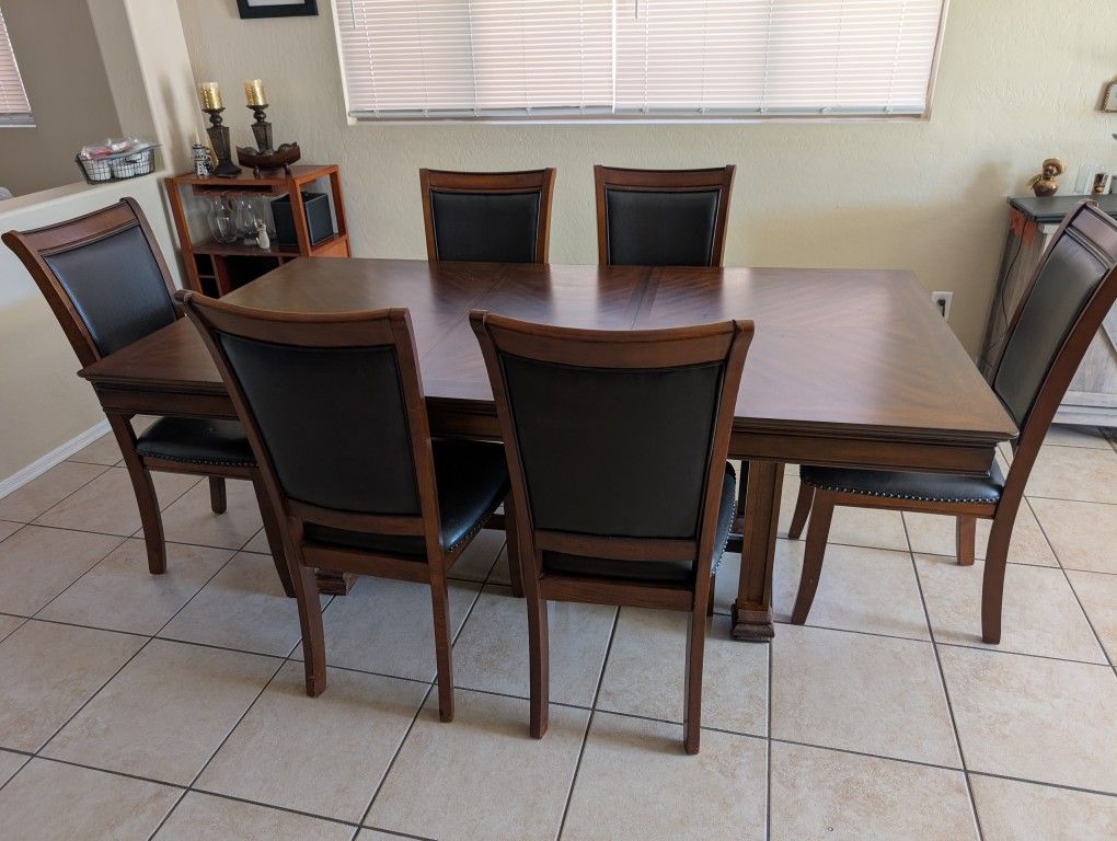 Dining Room Table with 6 Chairs