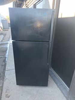 APARTMENT REFRIGERATOR (BLACK).