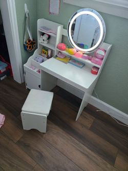 Girls vanity table