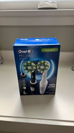 Oral-B OralB Pro 1000 Twin Pack NEW