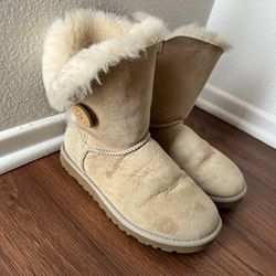 Kids Uggs Size 5