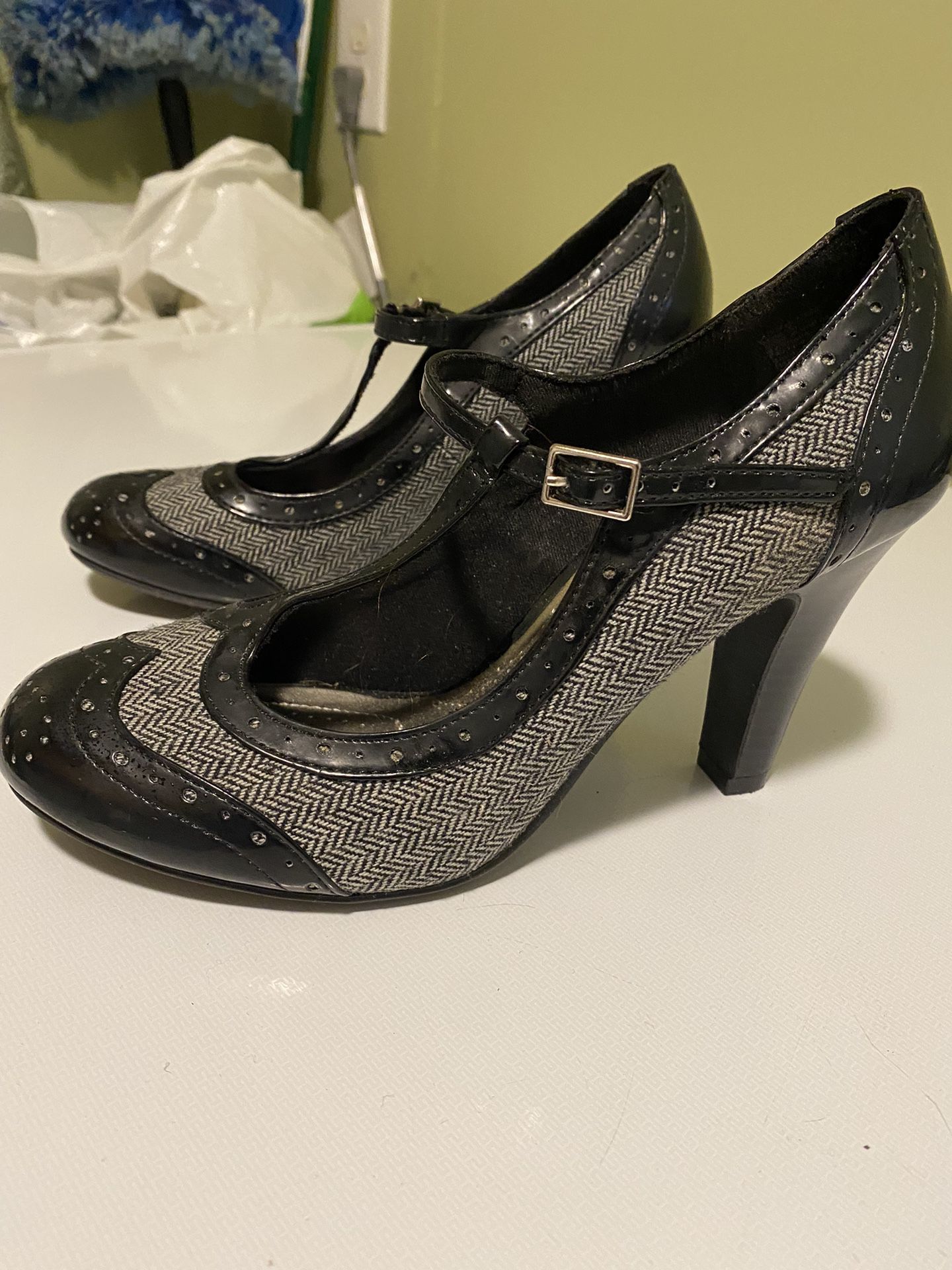 Ladies Black & Gray Dexflex Brand High Heel Shoes 