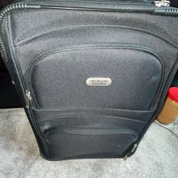 Overland Travelware Rolling Travel Luggage/ Suitcase