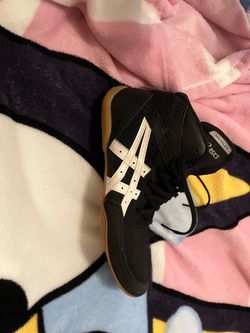 Wrestling shoes