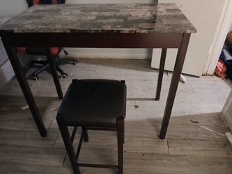 Side table with 2 chairs