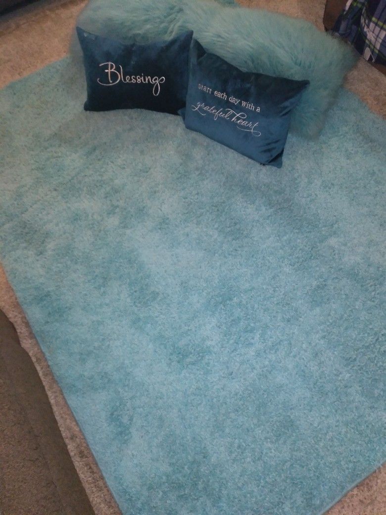 Huge Rug body Pillow And Large Throw Pillows Bundle