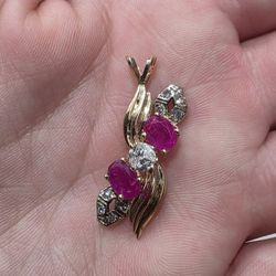 Genuine Diamonds and Ruby .. Diamantes Y Rubys Genuinos 