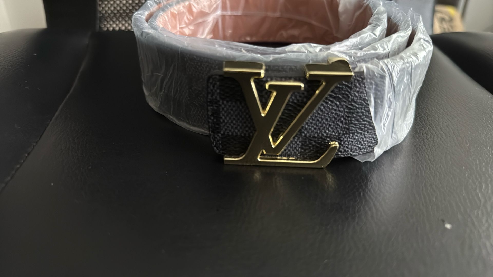 Louis Vuitton ( Designer Belt)