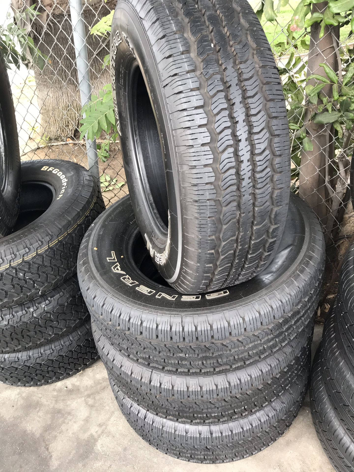 255/70/17 set of four General tires