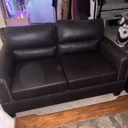 Love Seat /couch Leather Studs-Tasteful / Sharp 