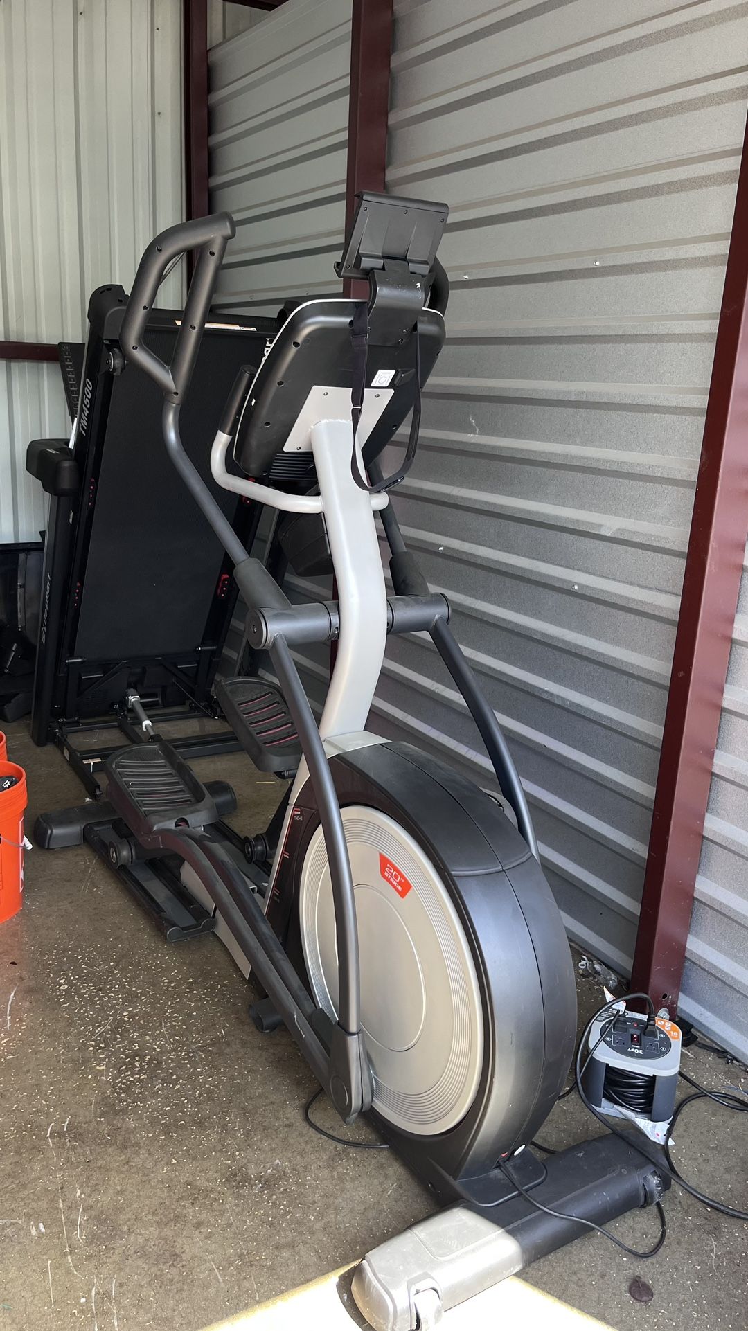 Elliptical Proform Endurance 1520E Used Good Condition Incline and Resistance Work Screen no Works