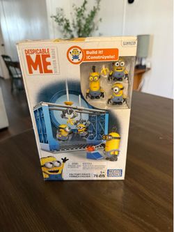 Mega Bloks Despicable Me Minion Made Factory Fiasco Playset DKX86 Minions w/ Box