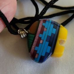 Southwest-style Bear Natural Stone Inlaid Necklace