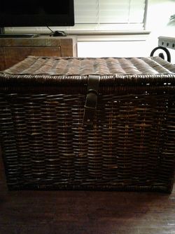Beautiful HUGE Wicker Chest $65.